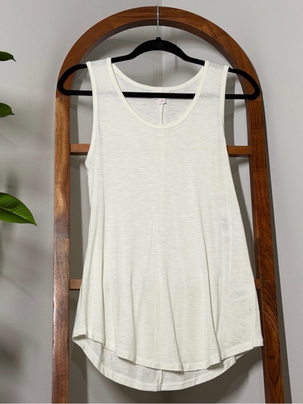Lularoe MEDIUM White Slub Knit Tank Top NEW